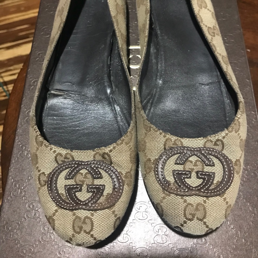 Gucci signature flats good used condition size